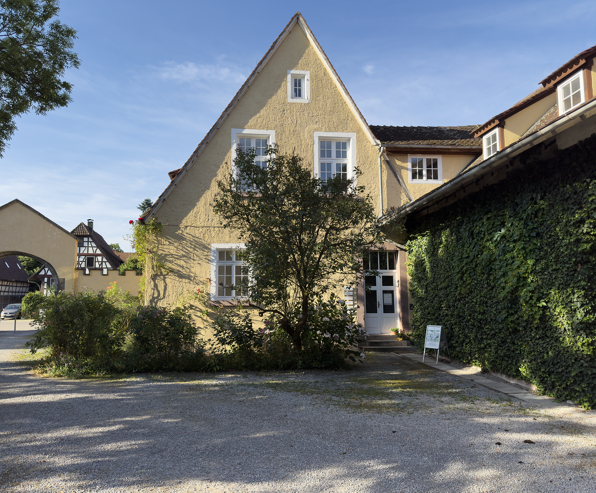 Außenansicht GFK-Seminarort Schloss Bauschlott in Neulingen